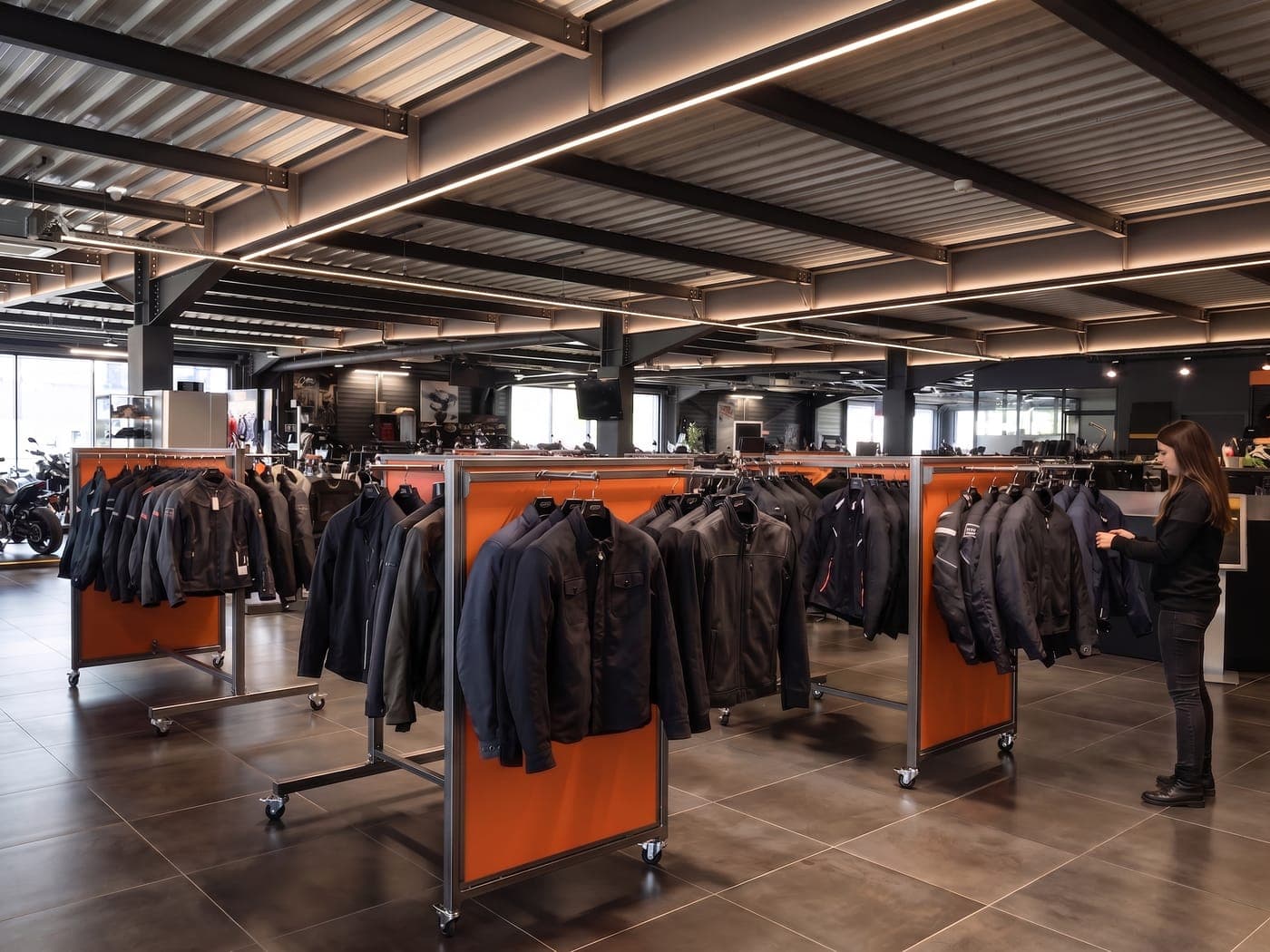 Portants mobiles en métal, magasin d'équipement moto