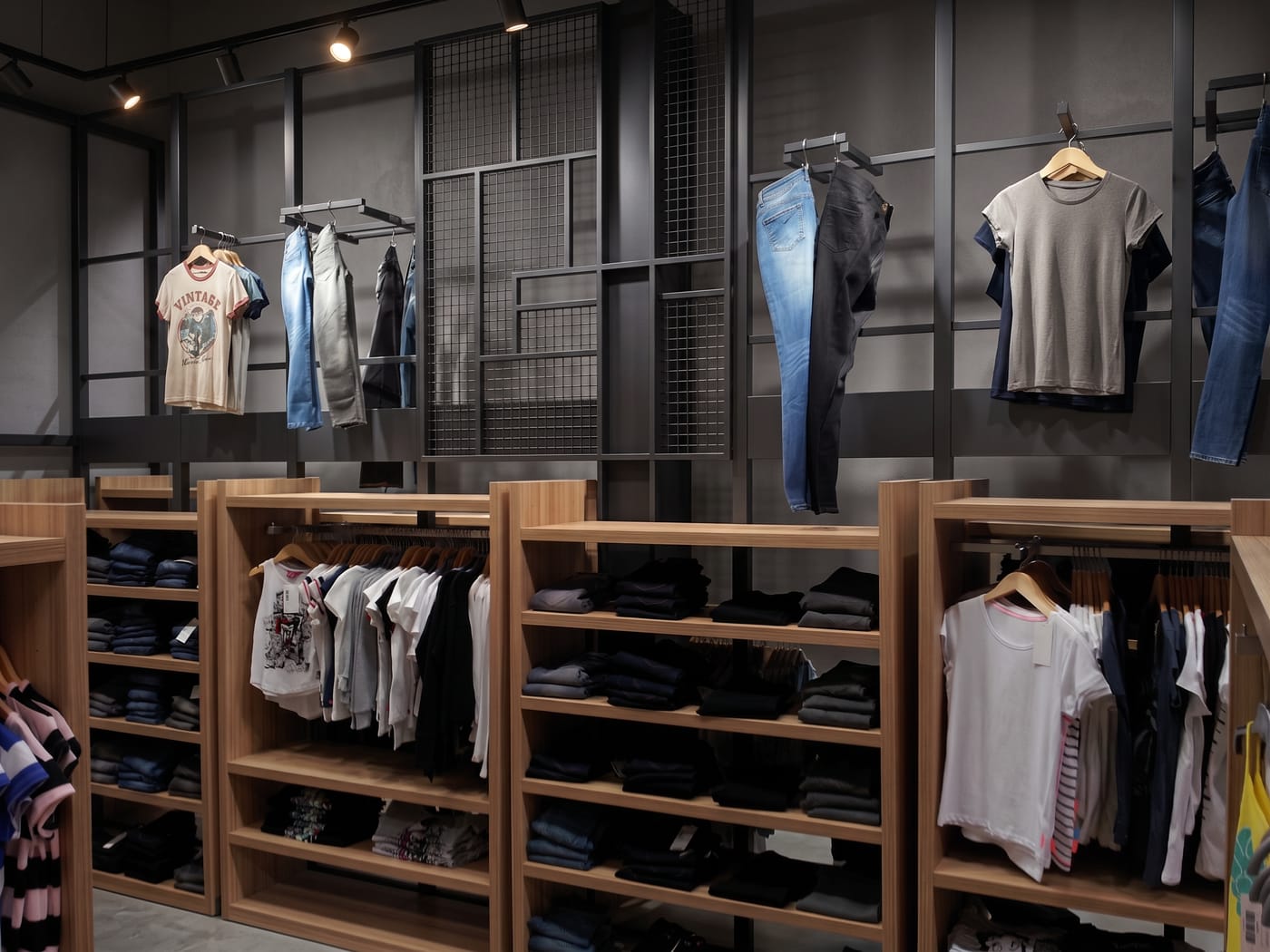 Murs marchands et penderies · prêt-à-porter