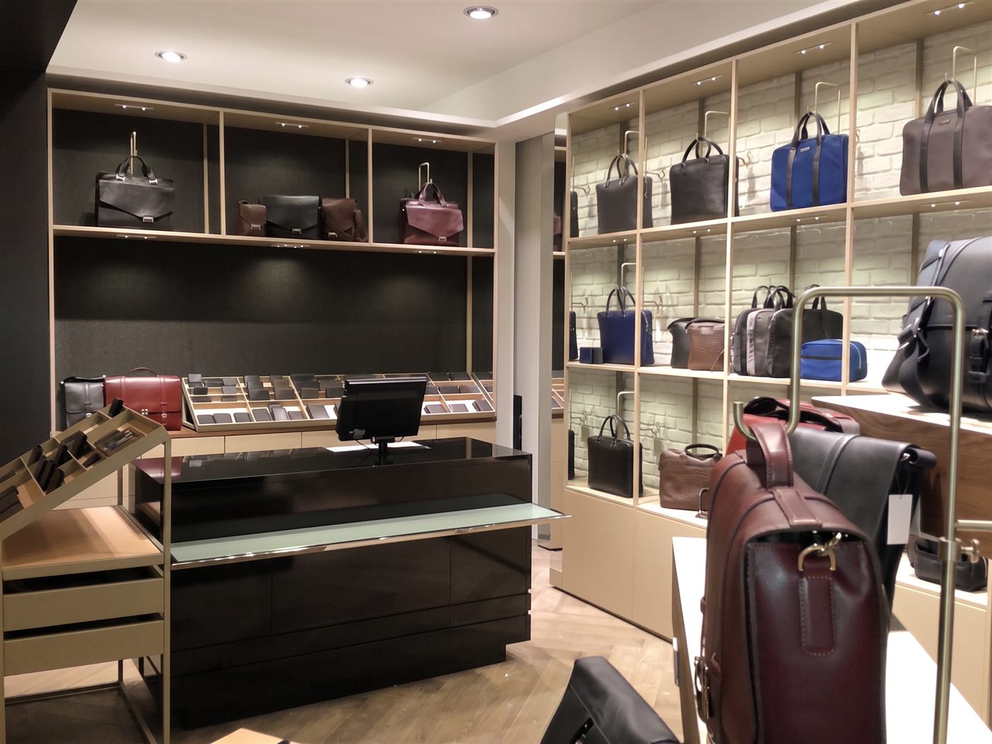 Mobilier de présentation · maroquinerie